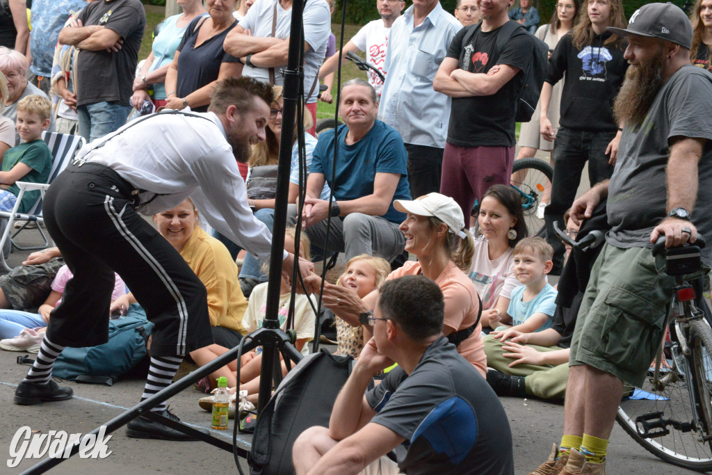Teatralne Parkowanie na półmetku. Teatr jak cyrk