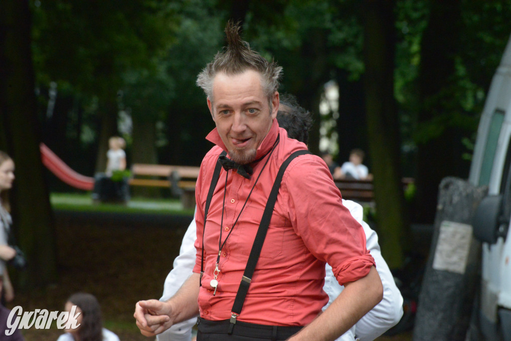 Teatralne Parkowanie na półmetku. Teatr jak cyrk