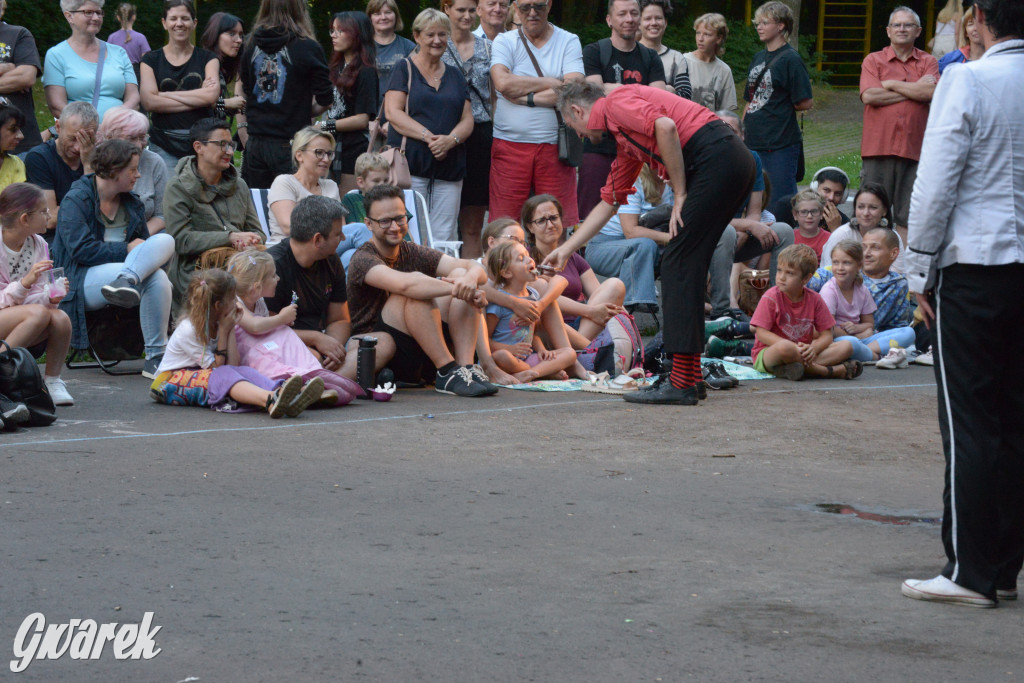 Teatralne Parkowanie na półmetku. Teatr jak cyrk