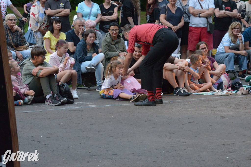 Teatralne Parkowanie na półmetku. Teatr jak cyrk