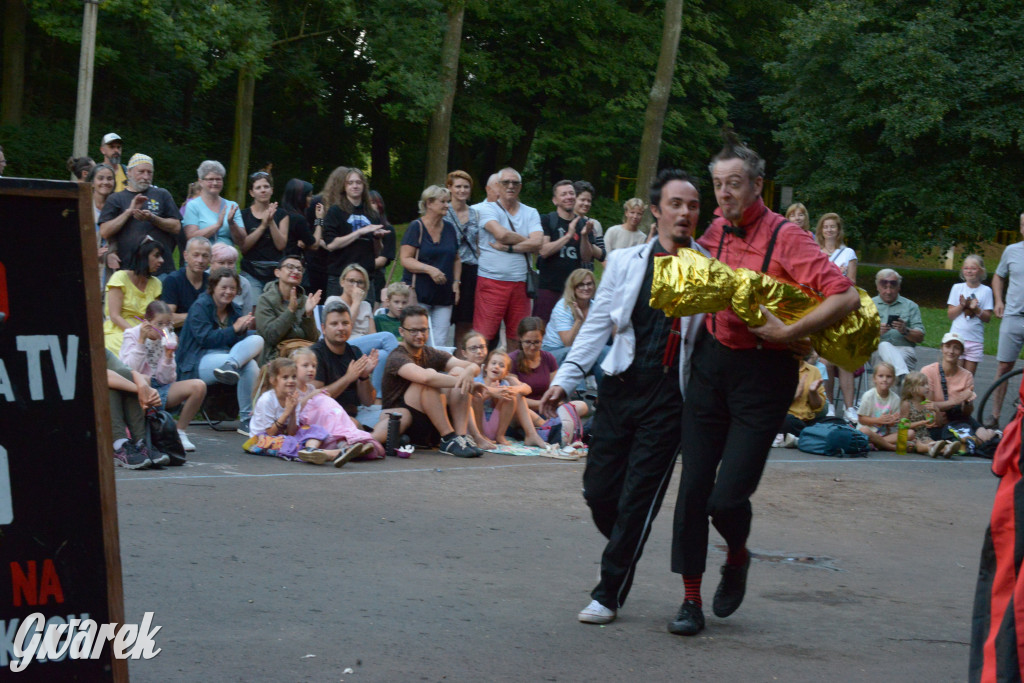 Teatralne Parkowanie na półmetku. Teatr jak cyrk