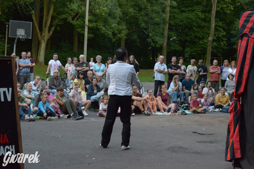 Teatralne Parkowanie na półmetku. Teatr jak cyrk