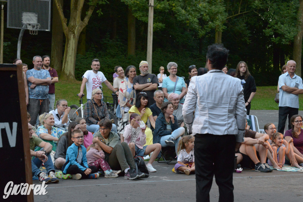 Teatralne Parkowanie na półmetku. Teatr jak cyrk