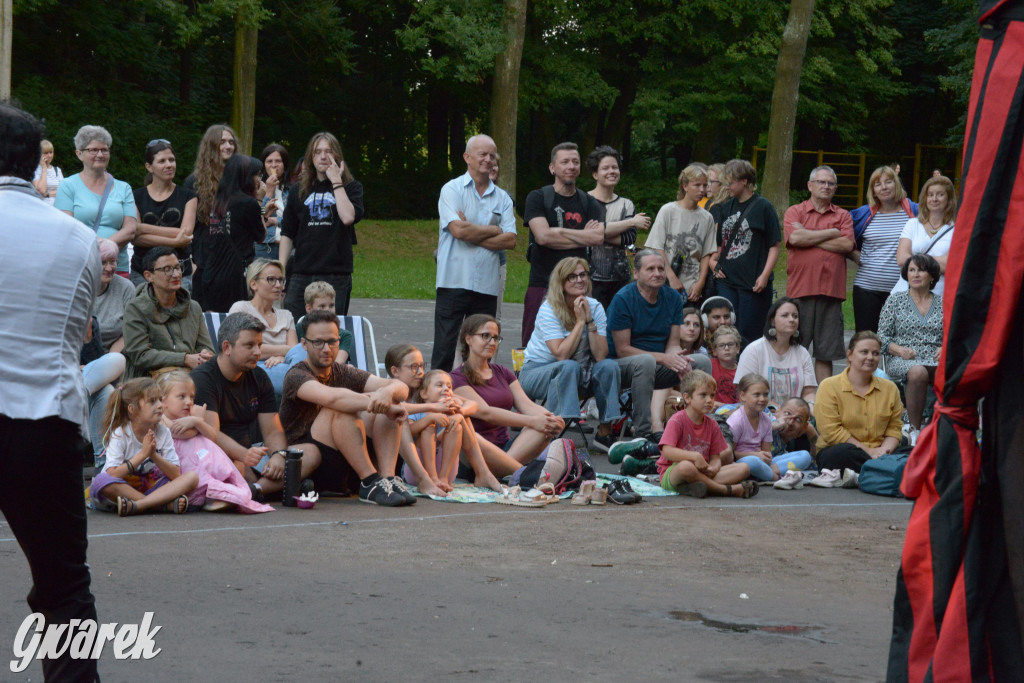 Teatralne Parkowanie na półmetku. Teatr jak cyrk