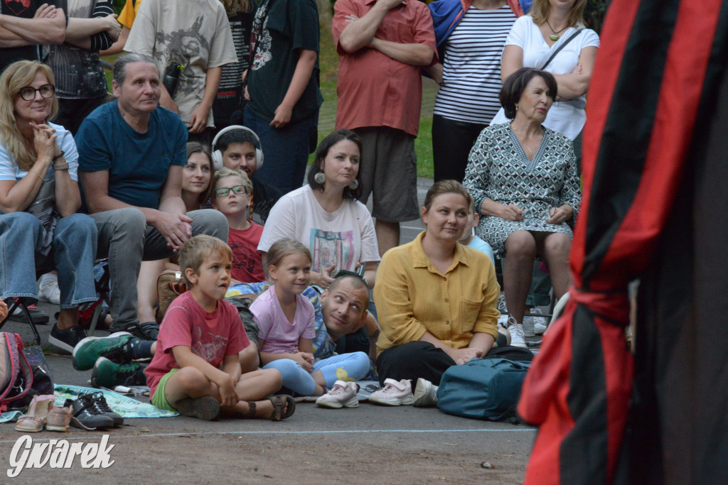 Teatralne Parkowanie na półmetku. Teatr jak cyrk