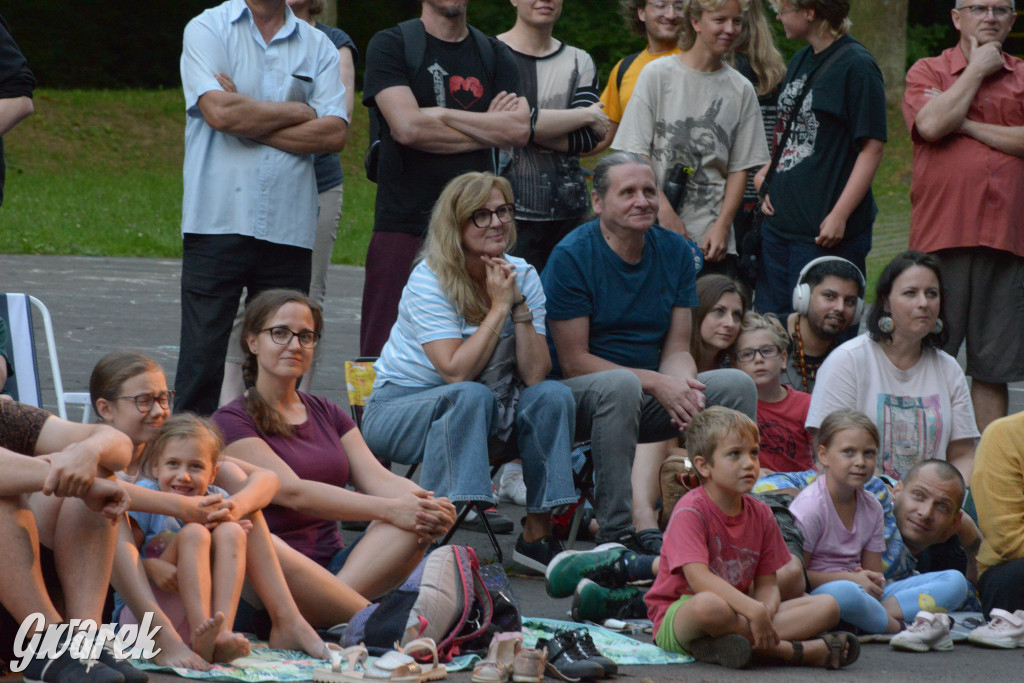 Teatralne Parkowanie na półmetku. Teatr jak cyrk