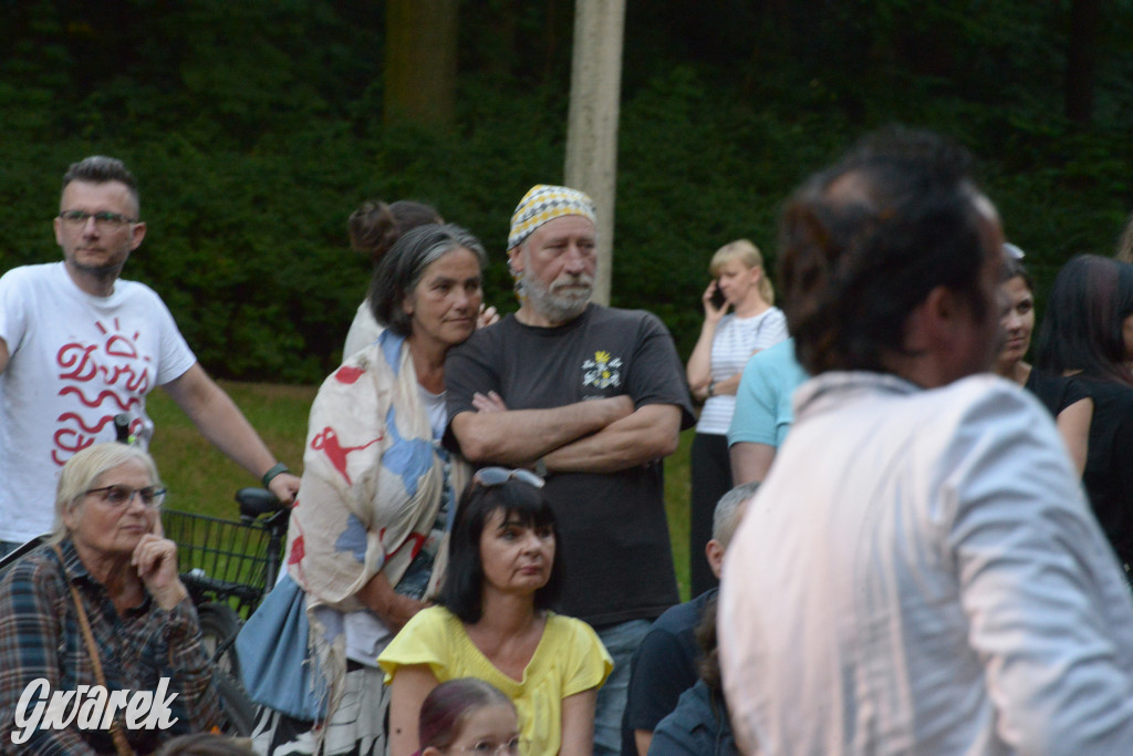 Teatralne Parkowanie na półmetku. Teatr jak cyrk