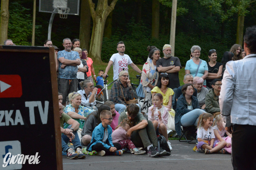 Teatralne Parkowanie na półmetku. Teatr jak cyrk
