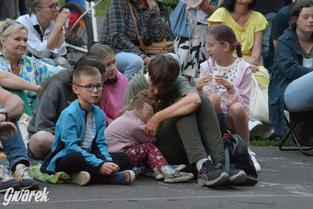 Teatralne Parkowanie na półmetku. Teatr jak cyrk