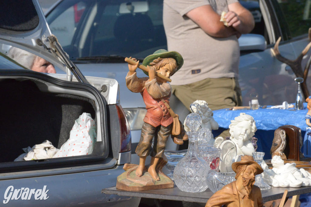 Tarnowskie Góry. Pchli targ ze zgrzytem