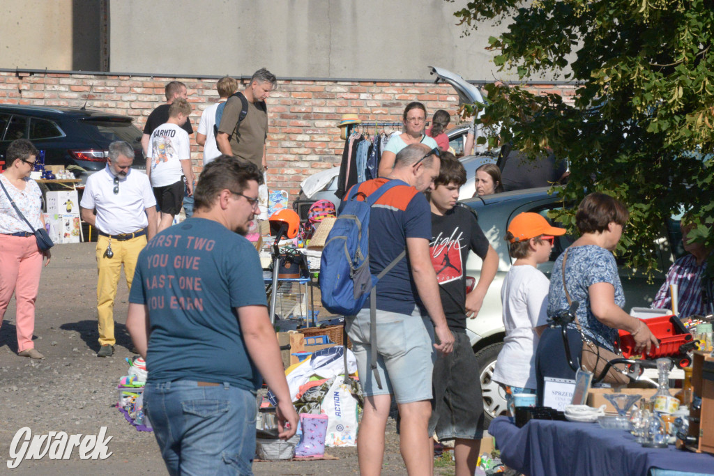 Tarnowskie Góry. Pchli targ ze zgrzytem