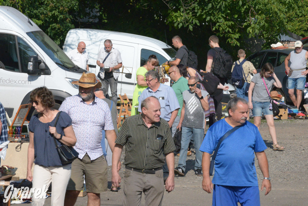 Tarnowskie Góry. Pchli targ ze zgrzytem