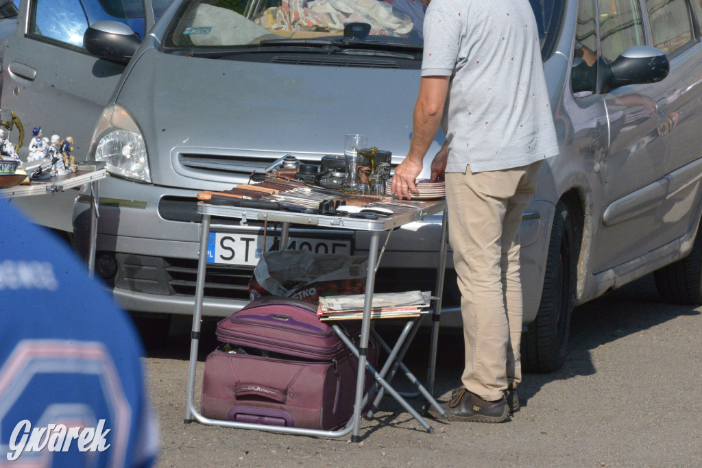 Tarnowskie Góry. Pchli targ ze zgrzytem