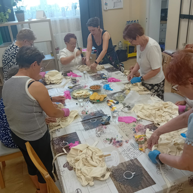 Fartuchy na rozgrzewkę. Warsztaty dla seniorów