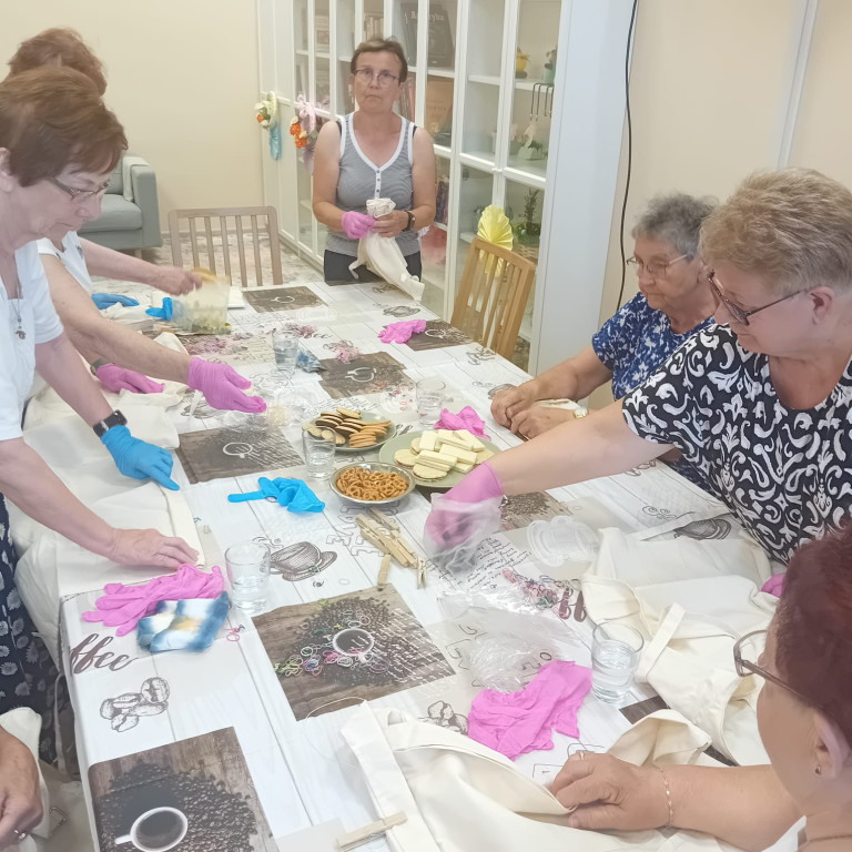 Fartuchy na rozgrzewkę. Warsztaty dla seniorów