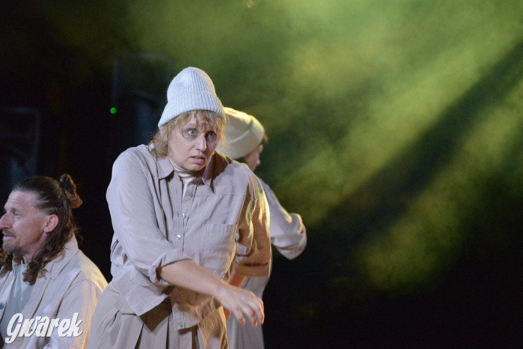 Teatralne Parkowanie: Fuzja o Powstaniu Warszawskim