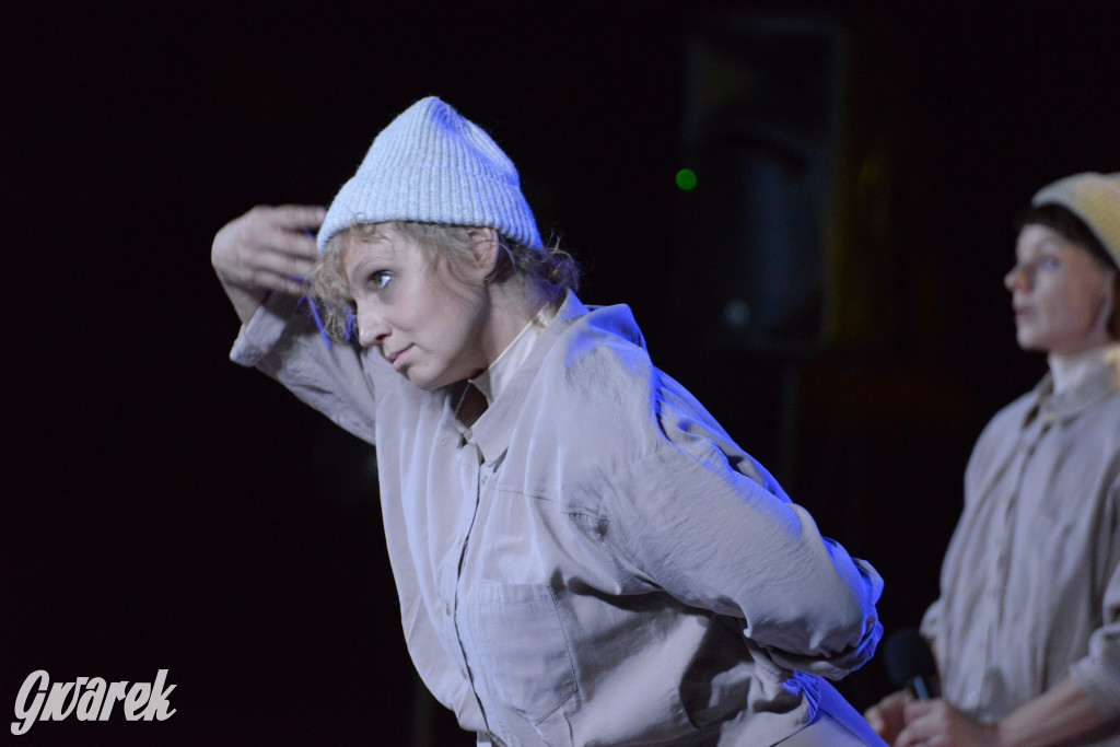 Teatralne Parkowanie: Fuzja o Powstaniu Warszawskim