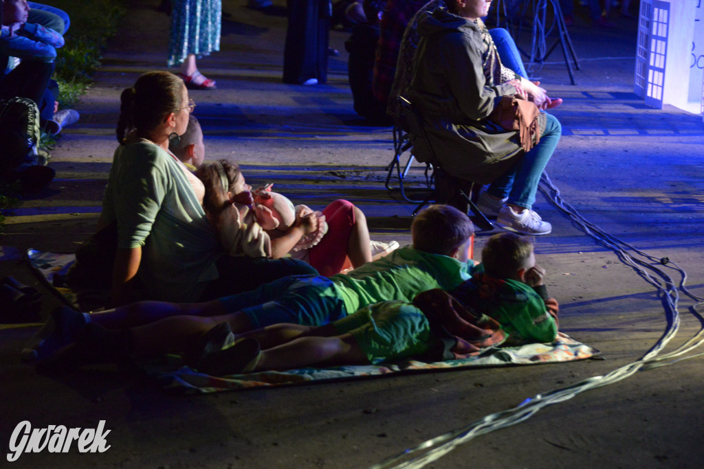 Teatralne Parkowanie: Fuzja o Powstaniu Warszawskim