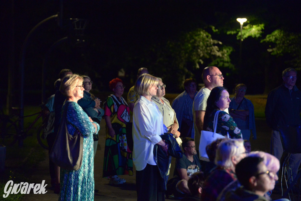 Teatralne Parkowanie: Fuzja o Powstaniu Warszawskim