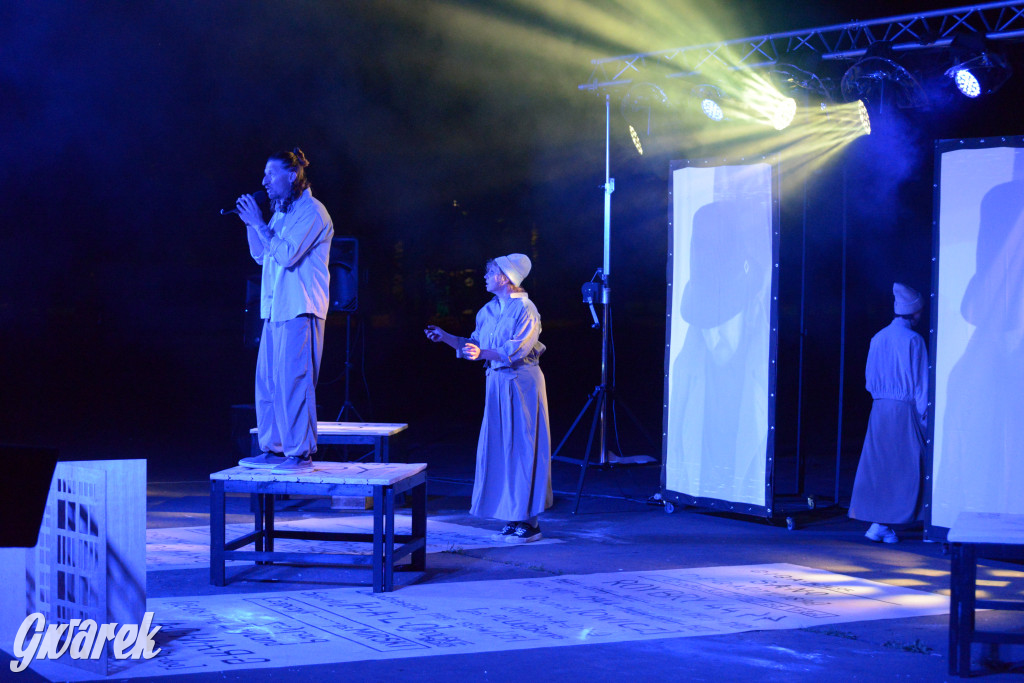 Teatralne Parkowanie: Fuzja o Powstaniu Warszawskim