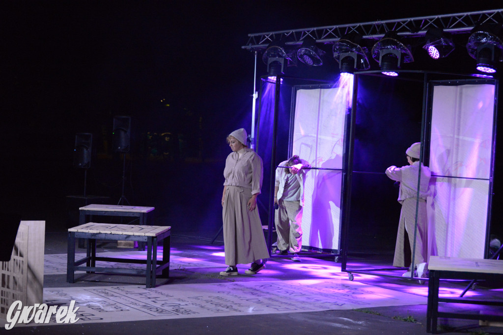 Teatralne Parkowanie: Fuzja o Powstaniu Warszawskim