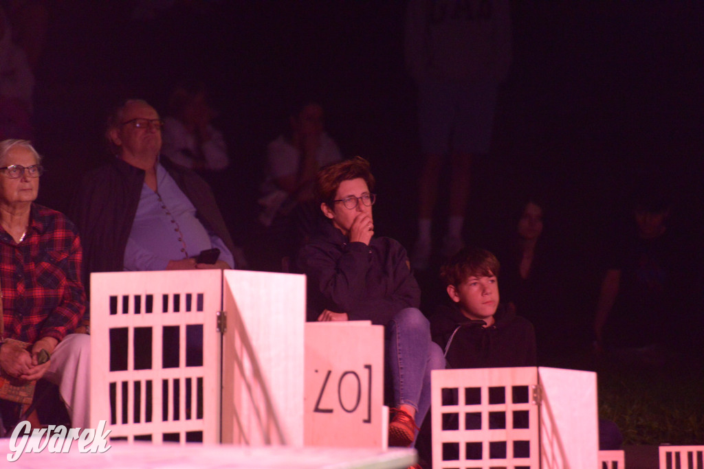 Teatralne Parkowanie: Fuzja o Powstaniu Warszawskim