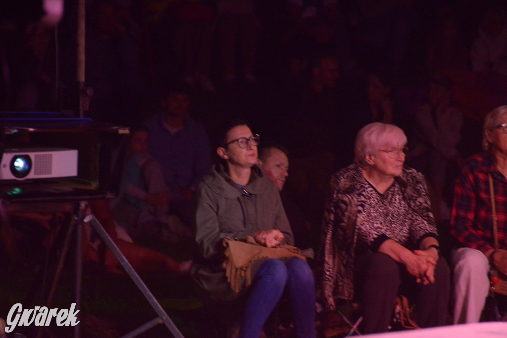 Teatralne Parkowanie: Fuzja o Powstaniu Warszawskim