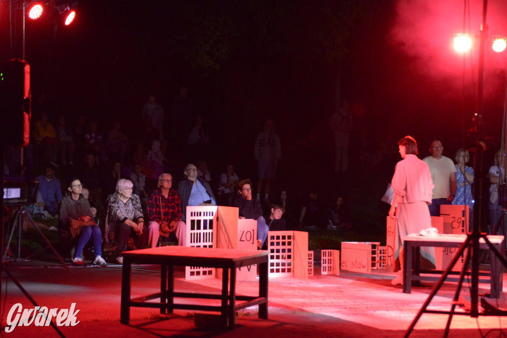 Teatralne Parkowanie: Fuzja o Powstaniu Warszawskim