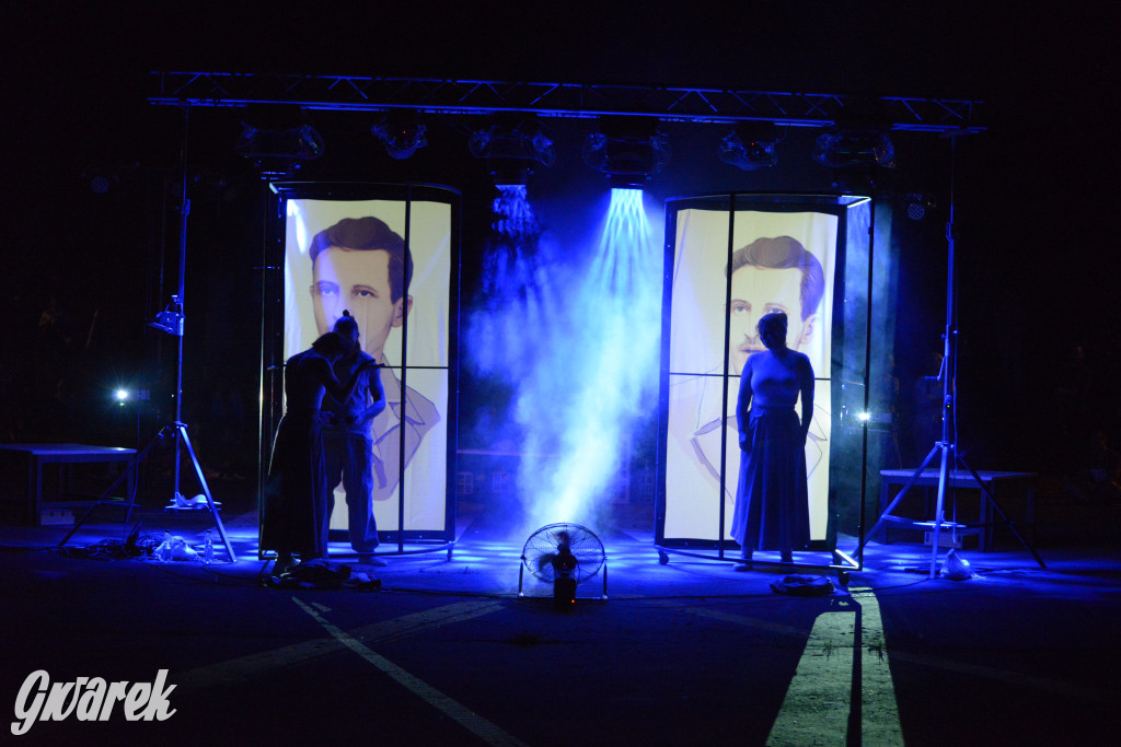 Teatralne Parkowanie: Fuzja o Powstaniu Warszawskim