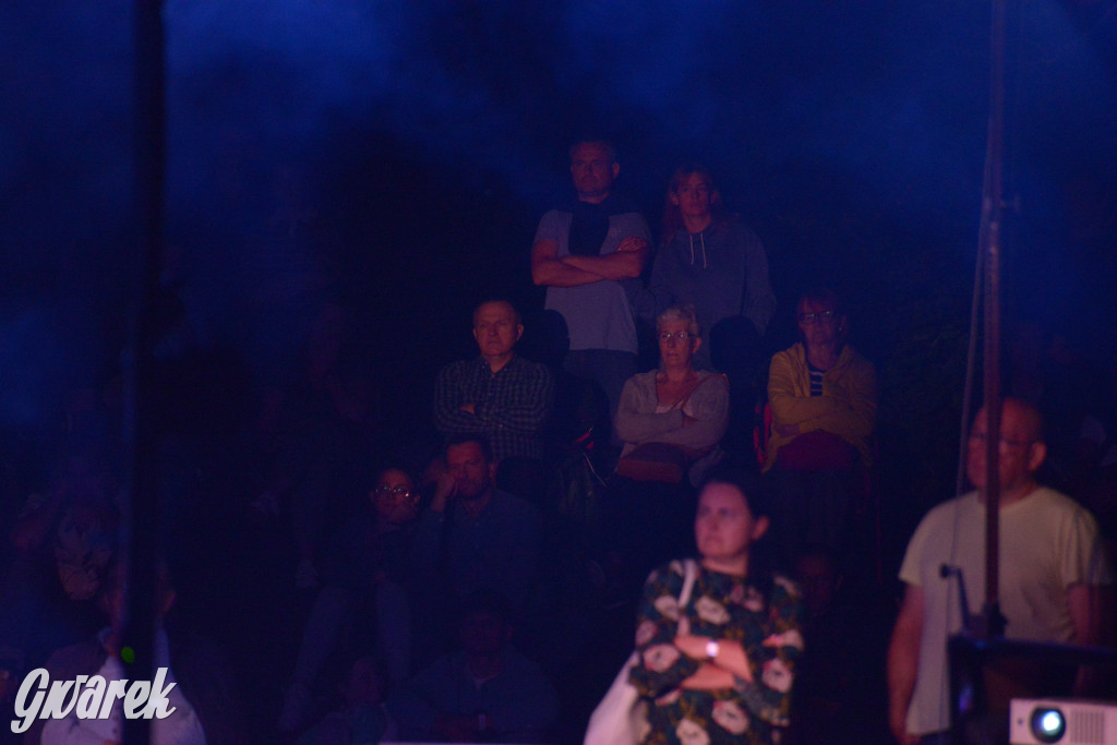 Teatralne Parkowanie: Fuzja o Powstaniu Warszawskim