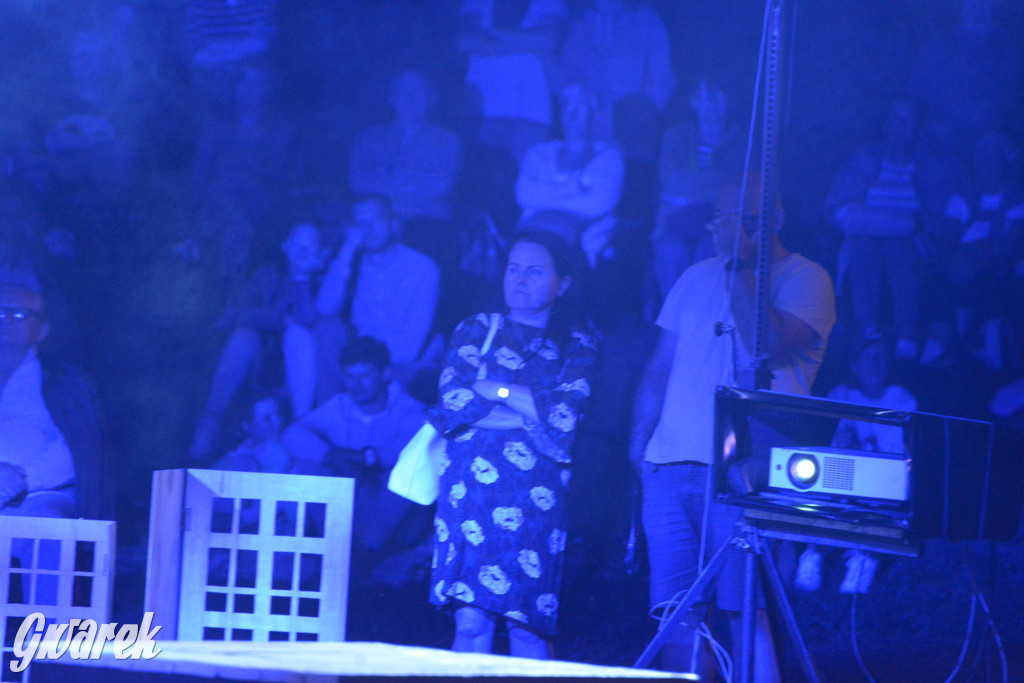 Teatralne Parkowanie: Fuzja o Powstaniu Warszawskim