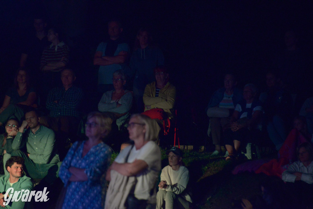 Teatralne Parkowanie: Fuzja o Powstaniu Warszawskim