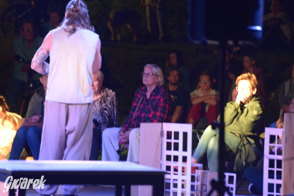 Teatralne Parkowanie: Fuzja o Powstaniu Warszawskim