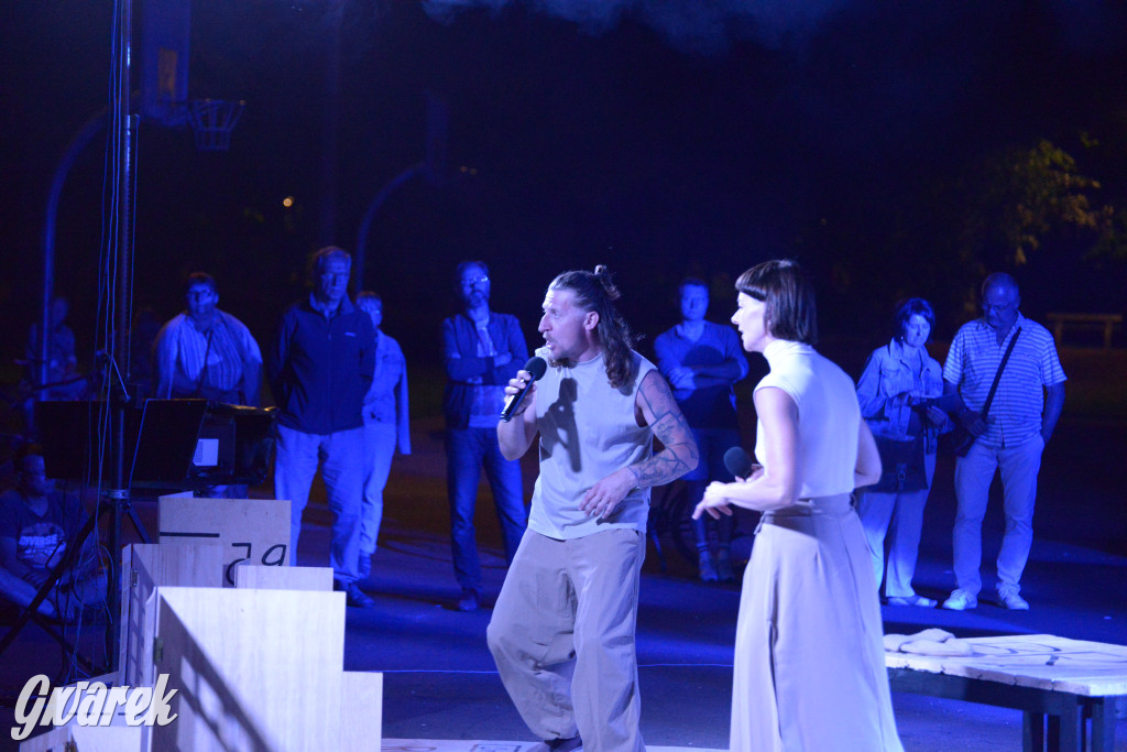 Teatralne Parkowanie: Fuzja o Powstaniu Warszawskim