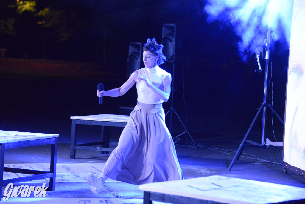 Teatralne Parkowanie: Fuzja o Powstaniu Warszawskim