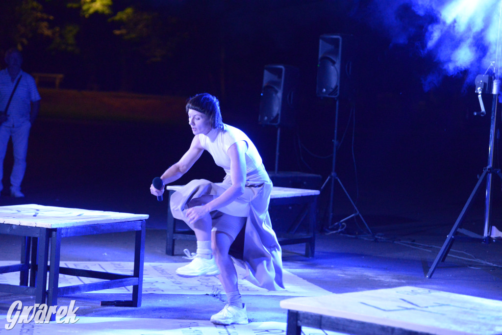 Teatralne Parkowanie: Fuzja o Powstaniu Warszawskim