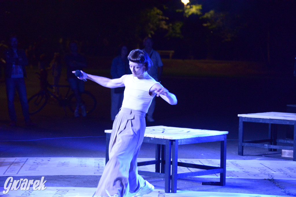 Teatralne Parkowanie: Fuzja o Powstaniu Warszawskim