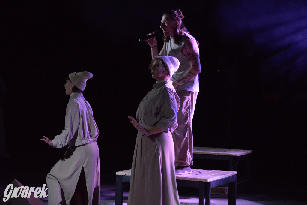 Teatralne Parkowanie: Fuzja o Powstaniu Warszawskim