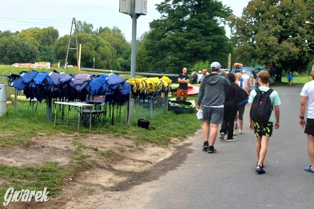 Śmiech i odrobina adrenaliny – Cidrowy Spływ Kajakowy za nami