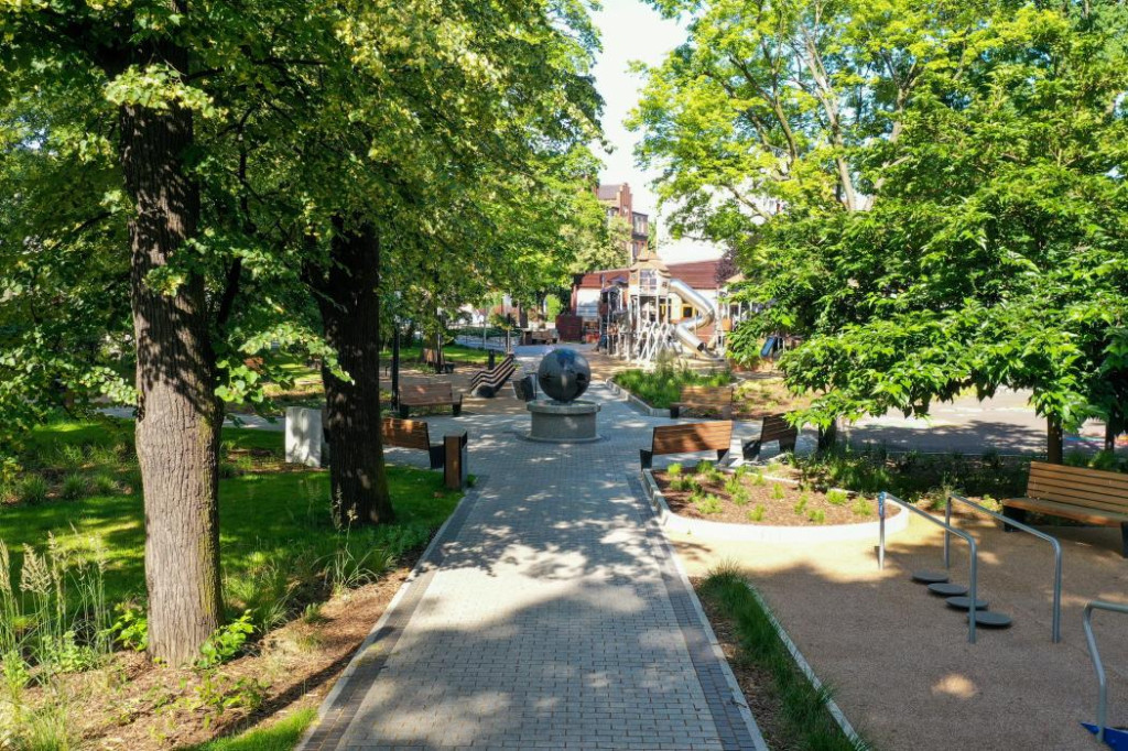 Plac TPD i miejska biblioteka walczą o tytuł...