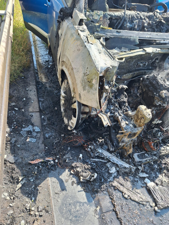 Powiat tarnogórski. Pożar osobówki na A1 [FOTO]