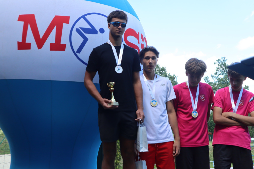 Wakacyjna siatkówka plażowa