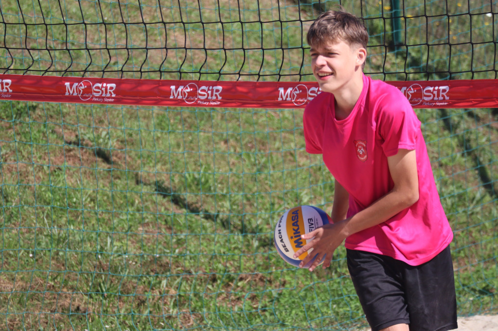 Wakacyjna siatkówka plażowa