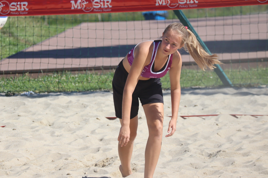 Wakacyjna siatkówka plażowa