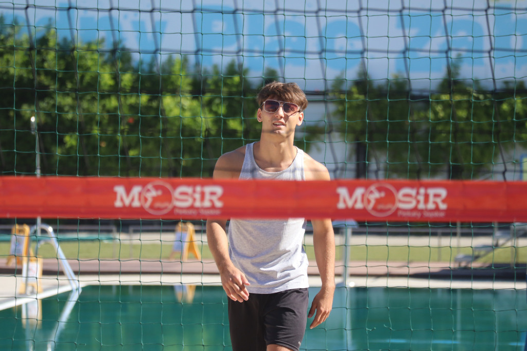 Wakacyjna siatkówka plażowa