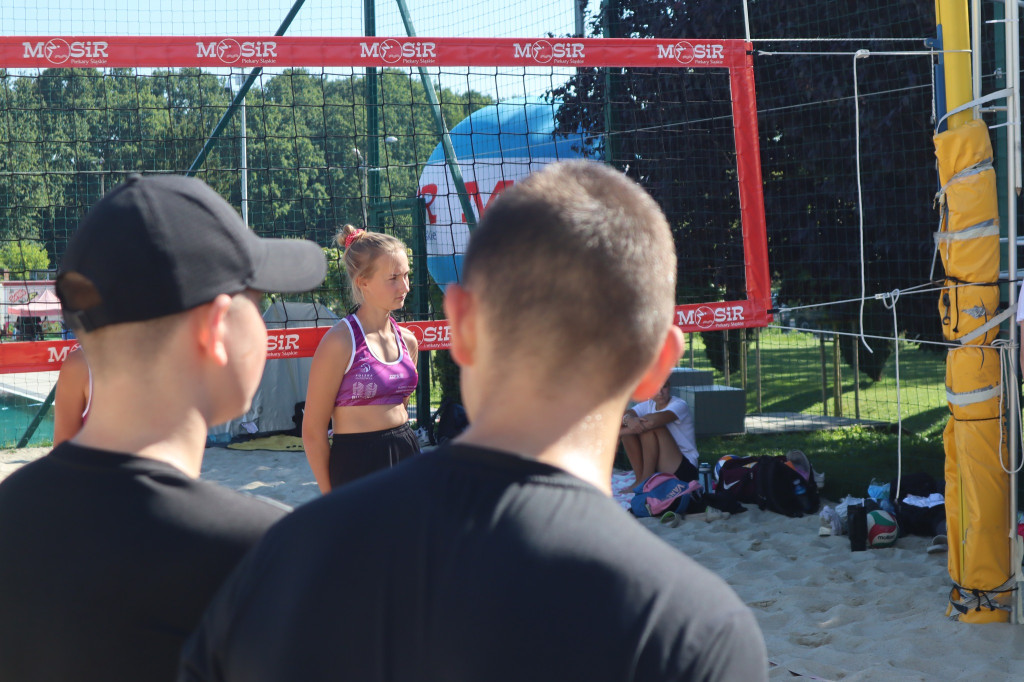 Wakacyjna siatkówka plażowa