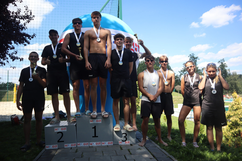 Wakacyjna siatkówka plażowa