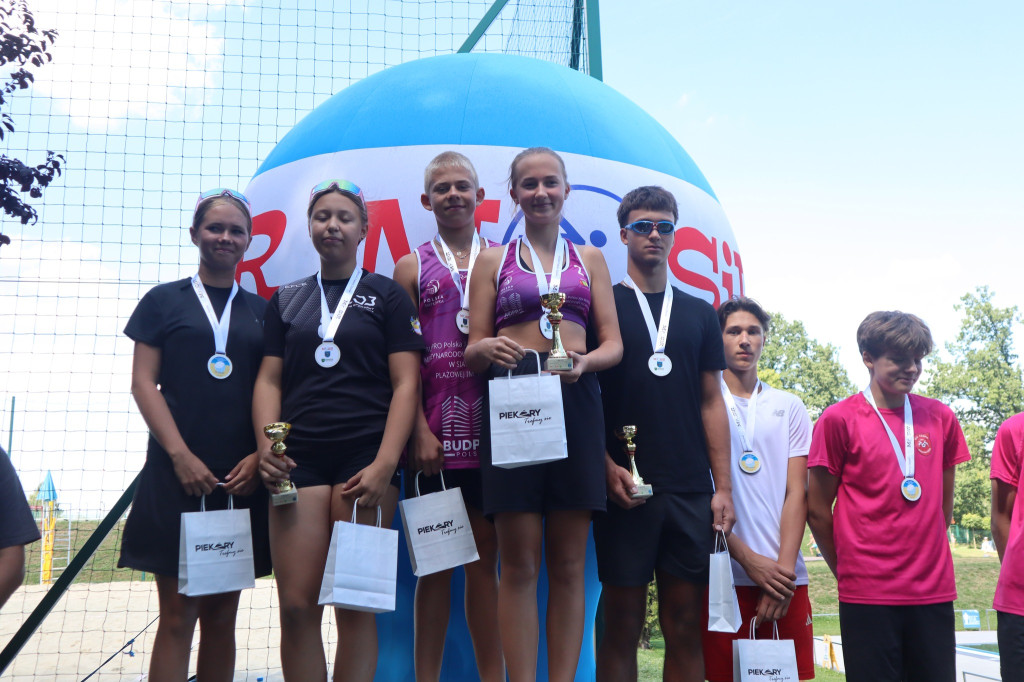 Wakacyjna siatkówka plażowa