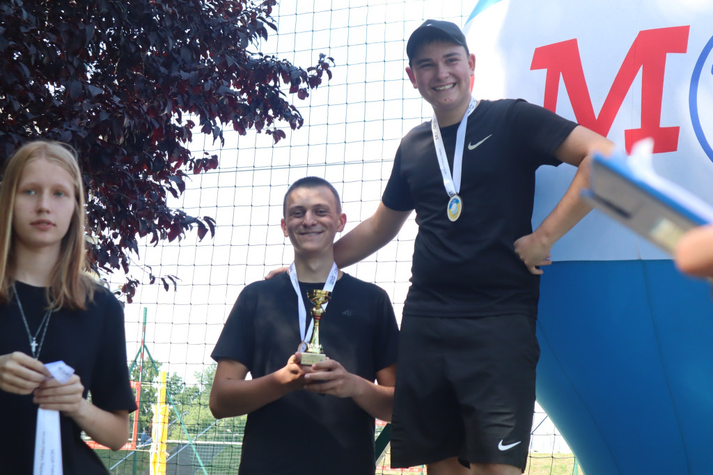 Wakacyjna siatkówka plażowa