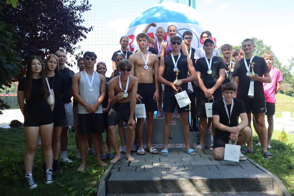 Wakacyjna siatkówka plażowa